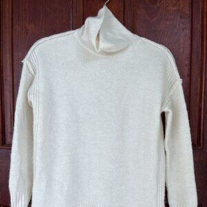Gap Ivory sweater, mixed stich, cozy